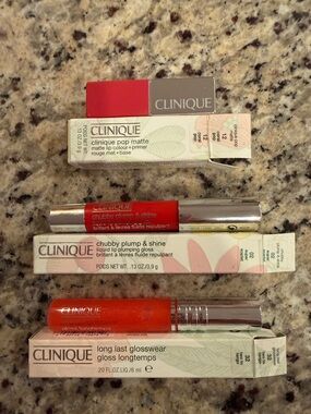 New Clinique Lip Trio Gloss and Pop Matte with free gifts!